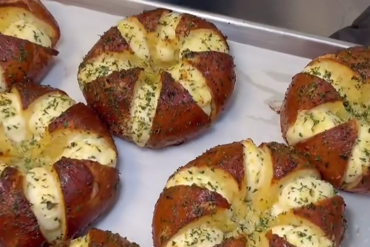 Cream Cheese-Stuffed Garlic Bagels